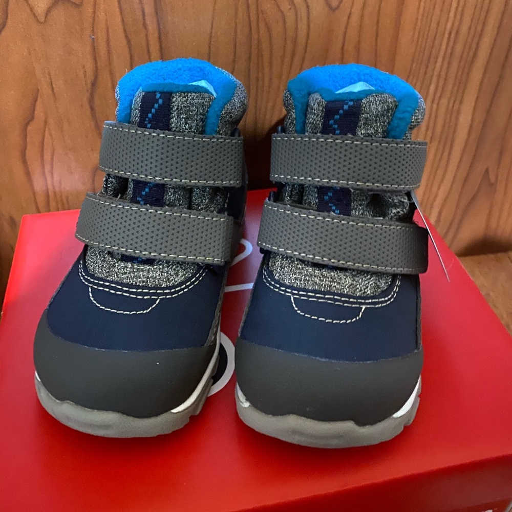 See kai run-kids sneaker-size 6M